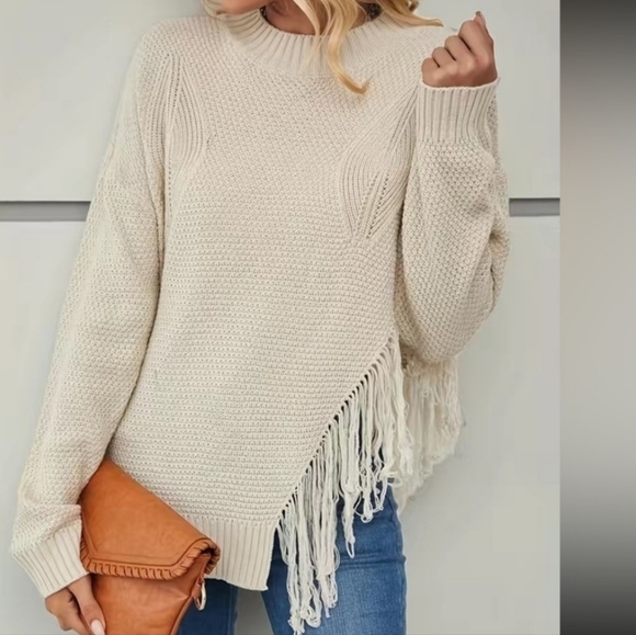 Elegant Bohemian Long Sleeve Sweater with Tassel Trim - Picture 4 of 6